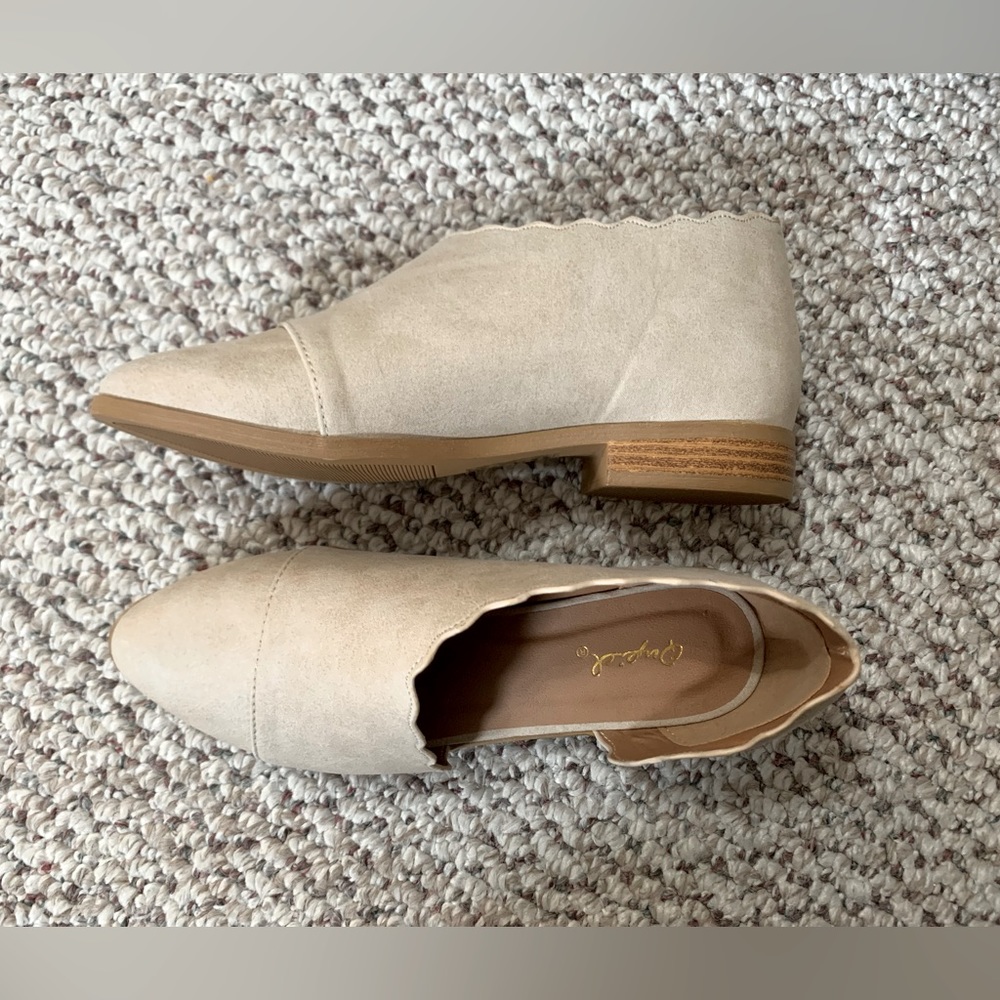 New Qupid Cream Flat Shoe 6.5